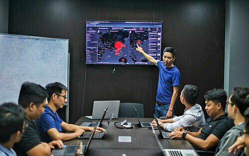 Áp dụng công nghệ làm web về virus corona trong 12 tiếng