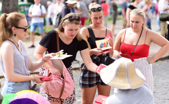 Việt Nam tạm ngưng miễn visa cho 8 nước châu Âu để ngăn COVID-19