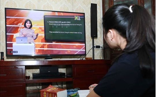 Học sinh hào hứng, phụ huynh yên lòng khi Hà Nội dạy học qua truyền hình