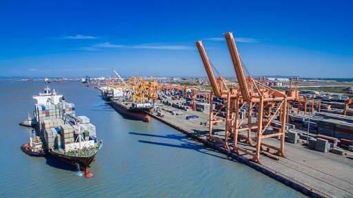 Hàng thông qua cảng biển vẫn tăng trưởng hai con số
