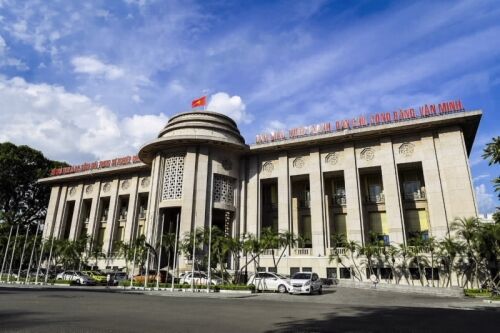 Ngân hàng tiếp tục hạ phí dịch vụ hỗ trợ đối tượng bị thiệt hại do COVID-19