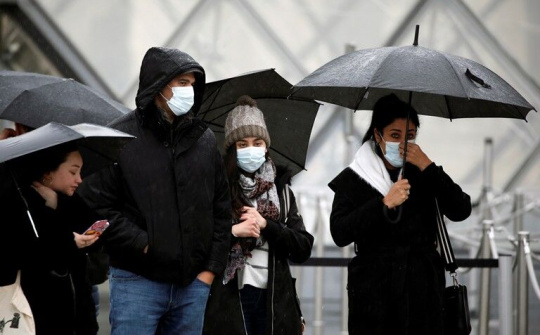 Châu Âu đang tê liệt, Mỹ vội vã hành động do số ca Covid-19 tăng cao