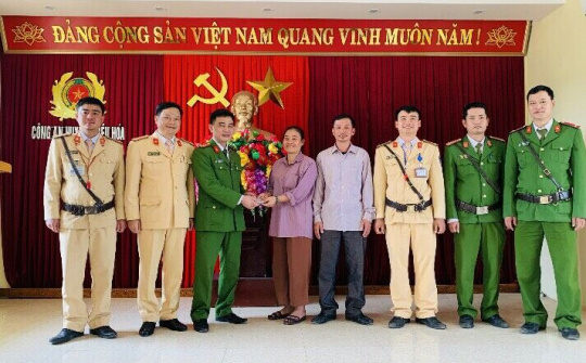 Công an huyện Thiệu Hóa quyết liệt trong việc xử lý xe công nông, đảm bảo an toàn giao thông và trật tự công  cộng