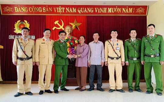 Công an huyện Thiệu Hóa quyết liệt trong việc xử lý xe công nông, đảm bảo an toàn giao thông và trật tự công  cộng