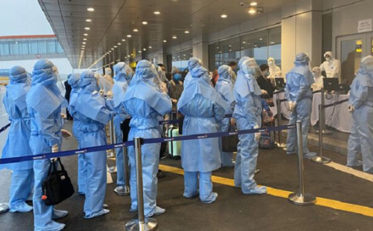 Phân luồng người nhập cảnh vào Việt Nam ngay khi xuống máy bay