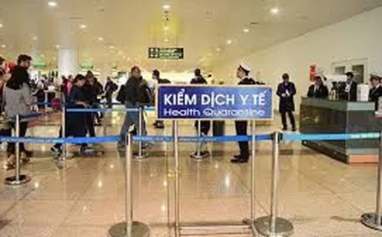 100 sinh viên Đại học Y tình nguyện đến sân bay Nội Bài chặn dịch