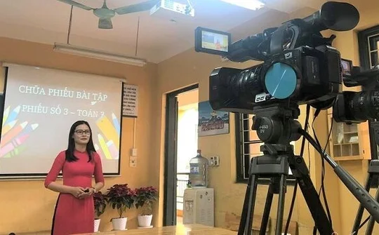 Yêu cầu sớm ban hành hướng dẫn dạy học trên internet, truyền hình