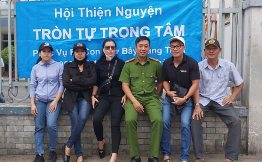 Người phụ nữ nhân hậu sẻ chia khó khăn cùng bệnh nhân nghèo