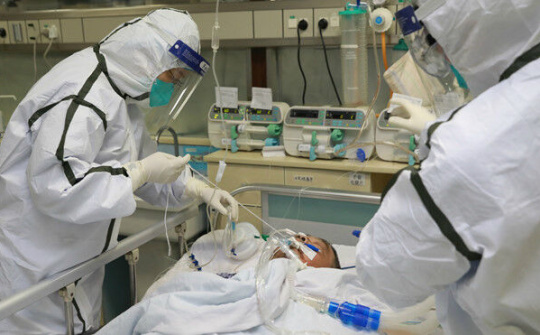 Cần hạn chế tiếp xúc gần giữa các nhân viên y tế và giữa các người bệnh