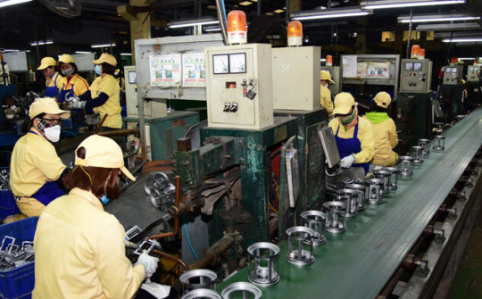 Nỗ lực giữ mục tiêu tăng trưởng