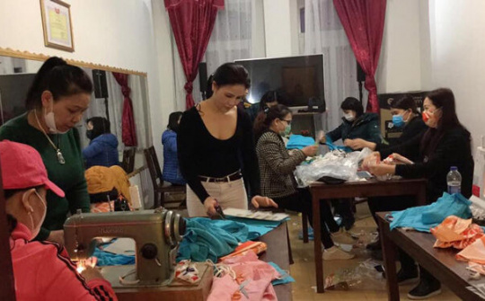 Ấm áp tinh thần sẻ chia của người Việt Nam tại Czech trong đại dịch Covid-19