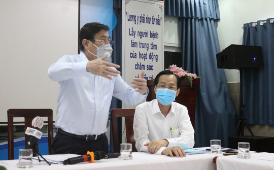Chủ tịch TP.HCM: “Việc thiếu khẩu trang là không có”