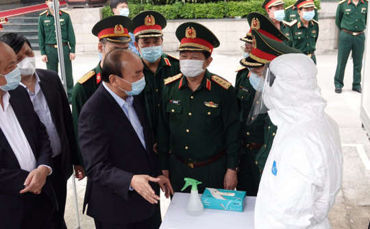 Thủ tướng sử dụng công nghệ và nhắn tin hướng dẫn dân phòng chống dịch