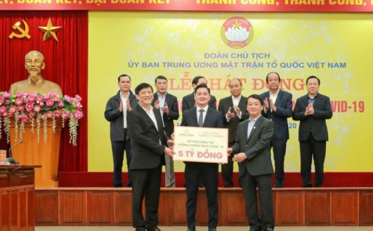 Tập đoàn Hưng Thịnh tặng 20 tỷ đồng cho y bác sĩ tuyến đầu chống dịch