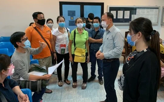 Hỗ trợ kịp thời các công dân Việt Nam gặp khó khăn khi quá cảnh tại Thái Lan và Singapore