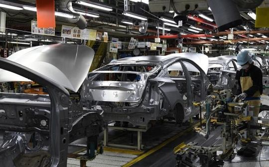 Ngành ô tô xin giảm 50% thuế phí cho khách mua xe
