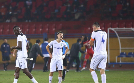 Bóng đá Việt Nam tiếp tục ''đóng băng'' bởi đại dịch COVID-19