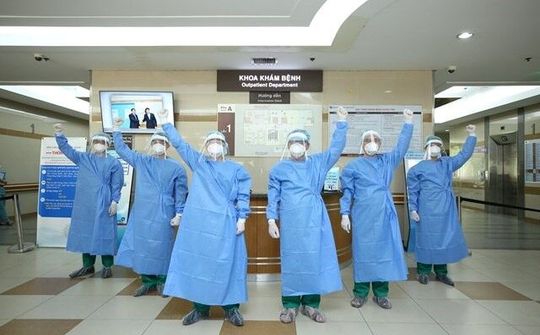 Thủ tướng gửi thư động viên đến với các y bác sĩ và cán bộ y tế