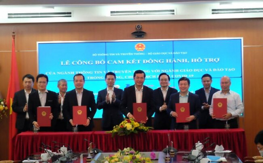 Tạm dừng đến trường nhưng không dừng việc học