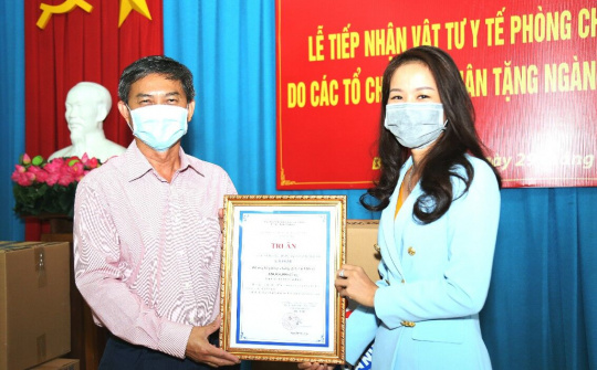 Kim Oanh Group: Tặng 65 ngàn khẩu trang cho ngành y tế Bình Dương phòng, chống COVID-19