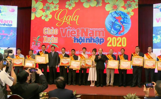 Tuyên dương các nhà báo có nhiều thành tích tuyên truyền gương người tốt việc tốt