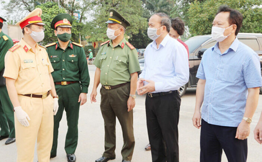 Chủ tịch UBND tỉnh Vĩnh Phúc kiểm tra hoạt động của các chốt kiểm soát dịch Covid – 19