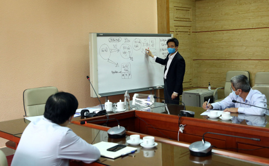 Bệnh viện Bạch Mai không thể dừng tiếp nhận, cứu người