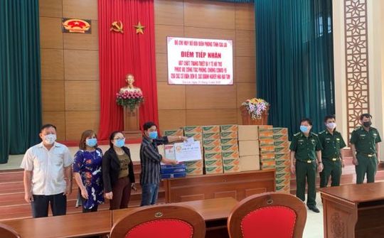 Gia Lai – Đoàn từ thiện đến thăm tặng quà Bộ chỉ huy Biên phòng tỉnh