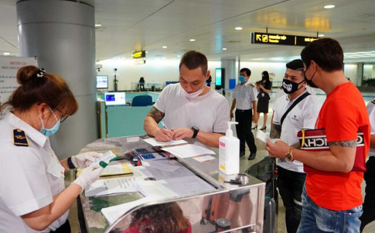 Khai báo y tế bắt buộc mọi hành khách nhập cảnh vào Việt Nam