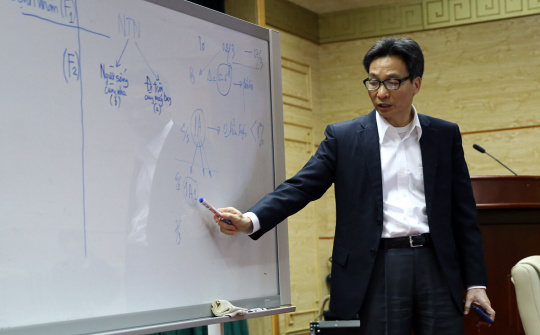 “Cuộc chiến” chống COVID-19: Bắt đầu chiến dịch mới