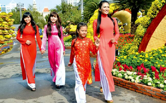 Áo dài:  Bản sắc văn hóa, tôn vinh vẻ đẹp phụ nữ Việt