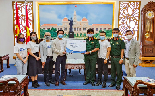 Trao tặng vật tư thiết bị y tế cho Bộ Tư lệnh TP. Hồ Chí Minh