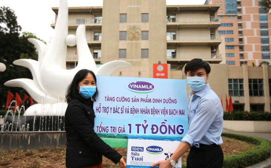 Vinamilk hỗ trợ BV Bạch Mai nhiều sản phẩm dinh dưỡng trị giá 01 tỷ đồng