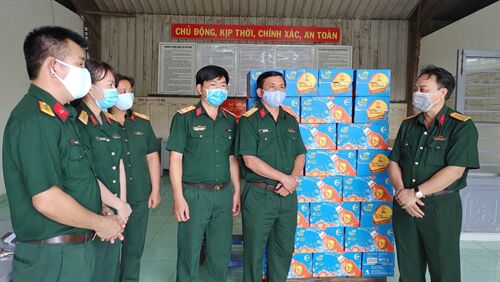 Tân Hiệp Phát Group: Trao tặng 1.000 thùng NGK hỗ trợ các khu cách ly trực thuộc Quân khu 7