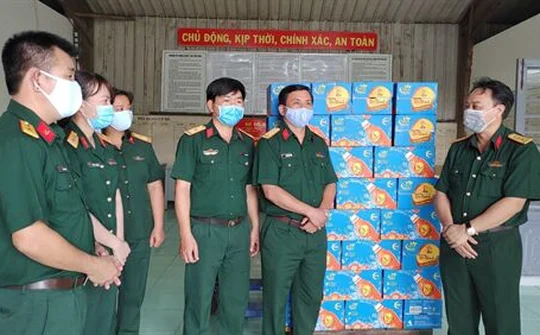 Tân Hiệp Phát Group: Trao tặng 1.000 thùng NGK hỗ trợ các khu cách ly trực thuộc Quân khu 7