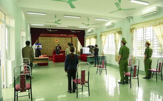 Phạt tù đối tượng không đeo khẩu trang, chống người thi hành công vụ