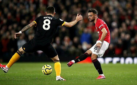 Scholes: 'Fernandes không phải tiền vệ trung tâm'