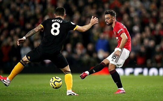 Scholes: 'Fernandes không phải tiền vệ trung tâm'