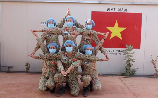 'Sứ giả' hòa bình Việt Nam trên tiền tuyến chống dịch COVID-19