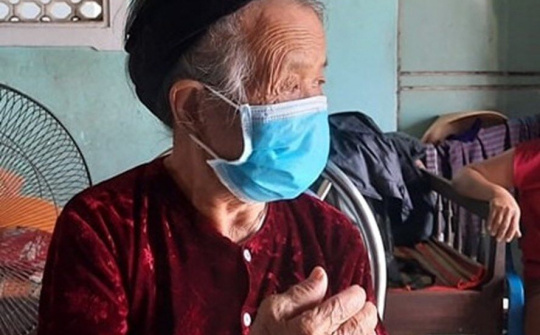 Mẹ Việt Nam Anh hùng ở Quảng Nam ủng hộ phòng chống dịch