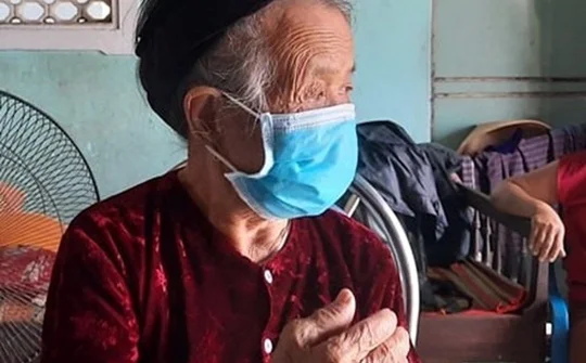 Mẹ Việt Nam Anh hùng ở Quảng Nam ủng hộ phòng chống dịch