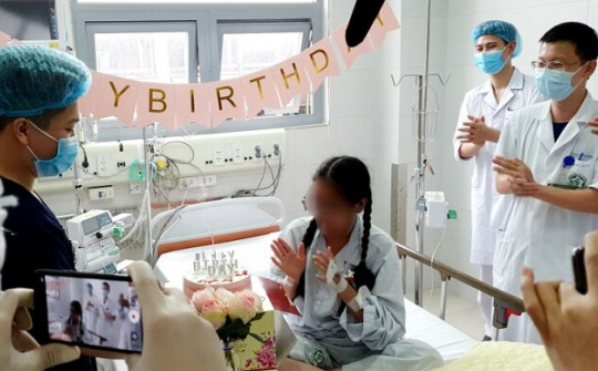 Tinh thần dũng cảm, sự hy sinh cao cả của các “Chiến sĩ áo trắng” trong cuộc chiến chống Covid-19