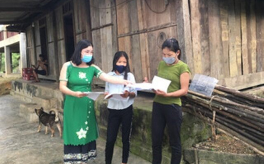 Bám bản, duy trì kiến thức cho học sinh dân tộc Chứt