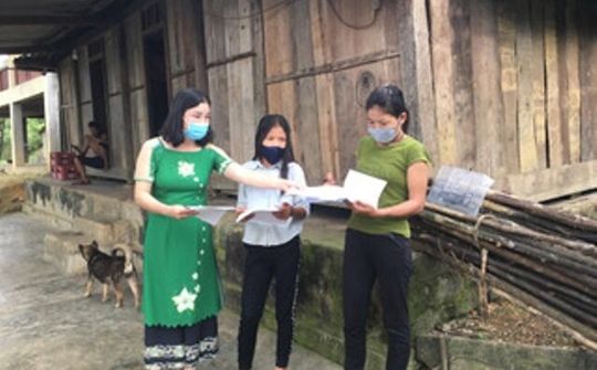 Bám bản, duy trì kiến thức cho học sinh dân tộc Chứt
