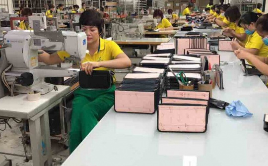 Doanh nghiệp da giày vượt bão Covid-19 một cách khó khăn