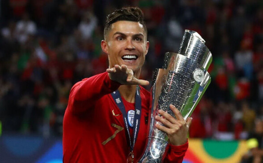 Ronaldo cứu các đội nghiệp dư