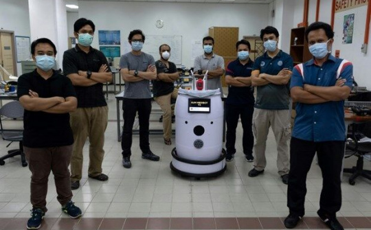 Robot Medibot hỗ trợ cuộc chiến chống COVID-19 tại Malaysia
