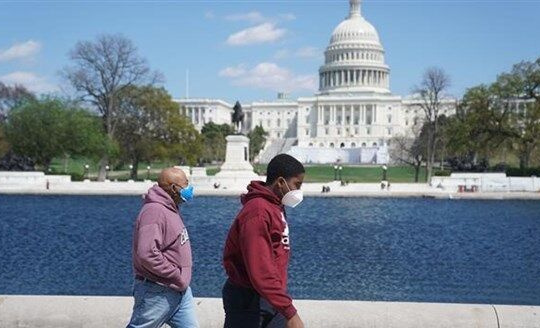 Mỹ có thể cần gia hạn giãn cách xã hội do COVID-19 đến năm 2022