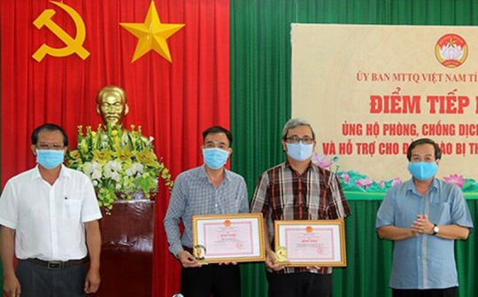 Hội doanh nhân trẻ trao tặng 500 bộ kít xét nghiệm SARS-CoV-2 cho Đồng Tháp