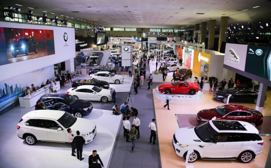 Thị trường tê liệt khiến các hãng ô tô chìm xuống đáy 10 năm